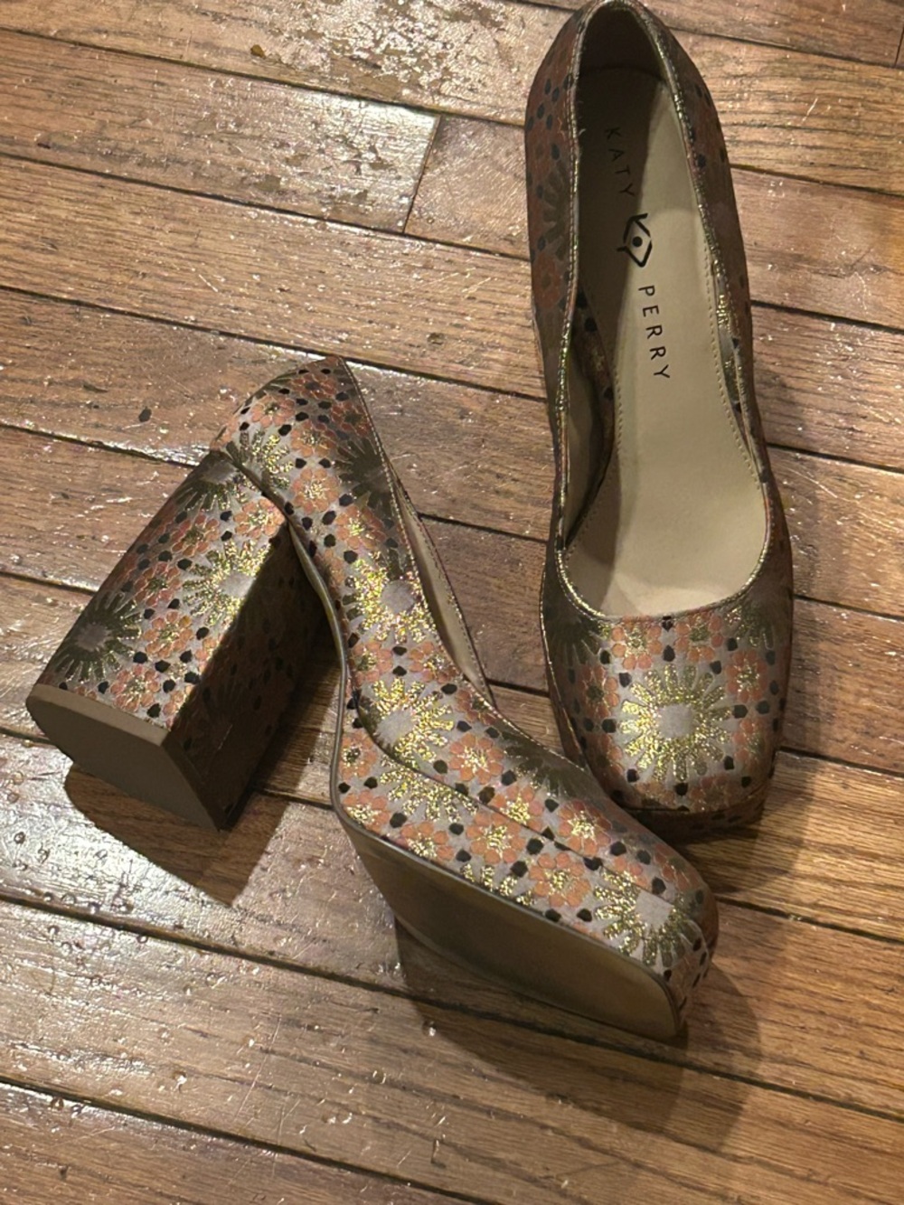 Katy Perry Collections Metallic Floral Block Heel Pumps - Rose Gold/Bronze 8.6 - Picture 8 of 12